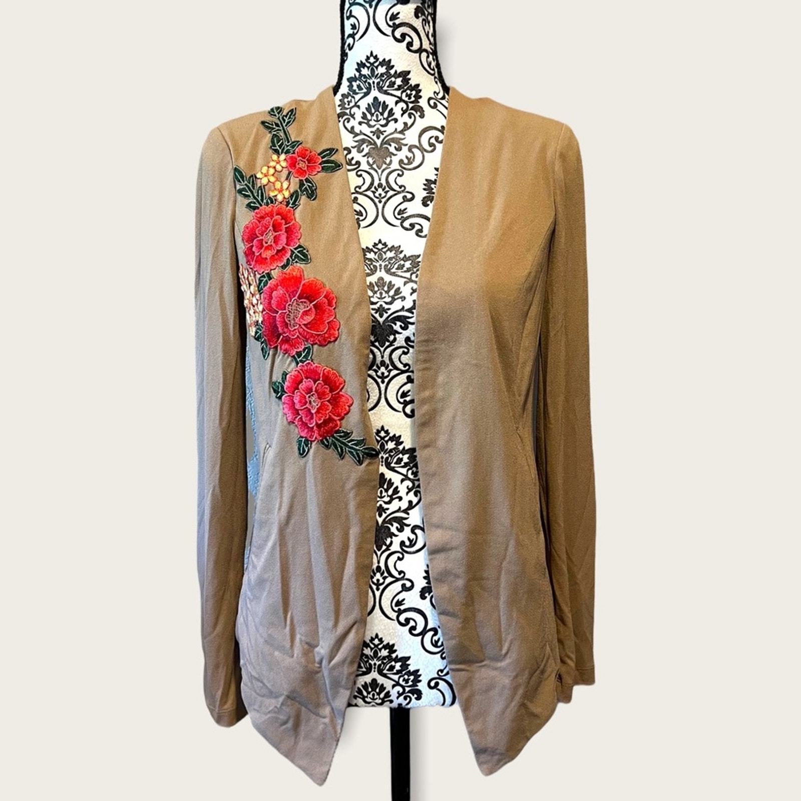 Gianni Bini Nwt Kelly Open Front Jacket With Embroidered Floral Accent Sz Xs Tan